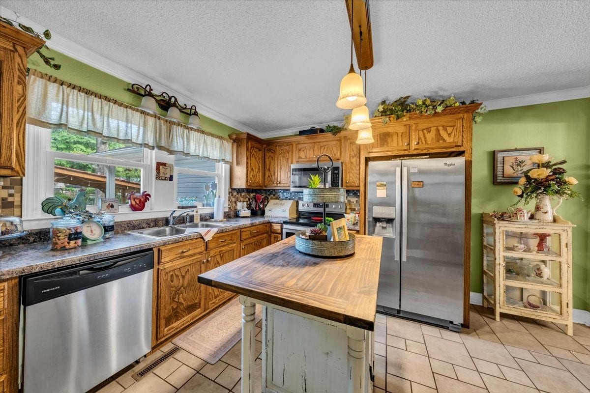 1006 Evins St, Manchester, TN 37355 1006 Evins St, Manchester, TN 37355