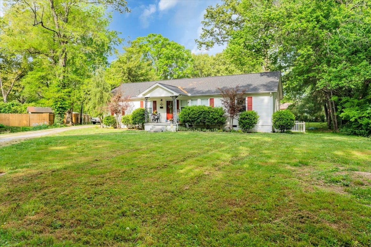 1006 Evins St, Manchester, TN 37355 1006 Evins St, Manchester, TN 37355