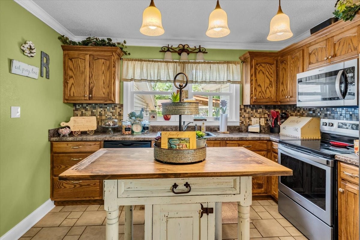 1006 Evins St, Manchester, TN 37355 1006 Evins St, Manchester, TN 37355
