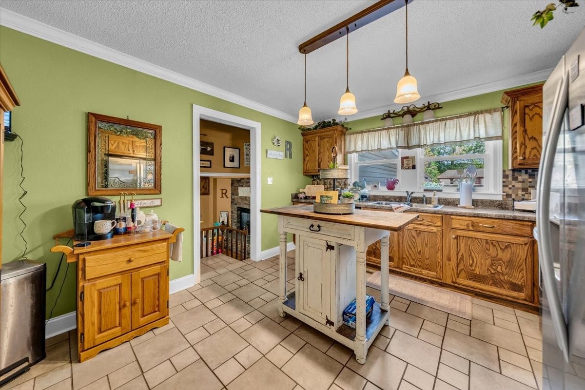 1006 Evins St, Manchester, TN 37355 1006 Evins St, Manchester, TN 37355