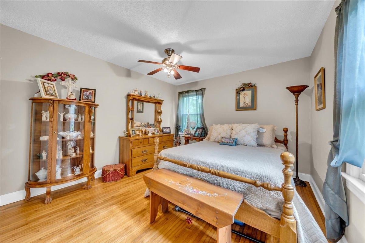 1006 Evins St, Manchester, TN 37355 1006 Evins St, Manchester, TN 37355