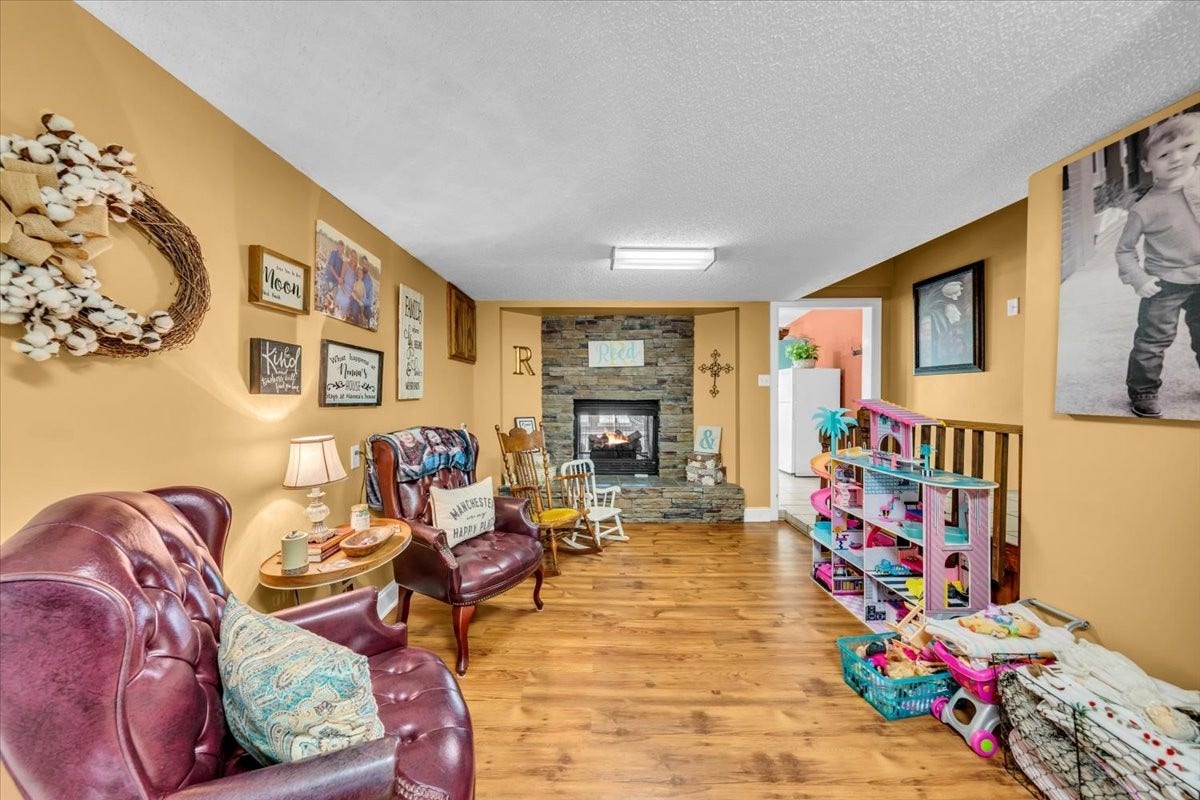 1006 Evins St, Manchester, TN 37355 1006 Evins St, Manchester, TN 37355