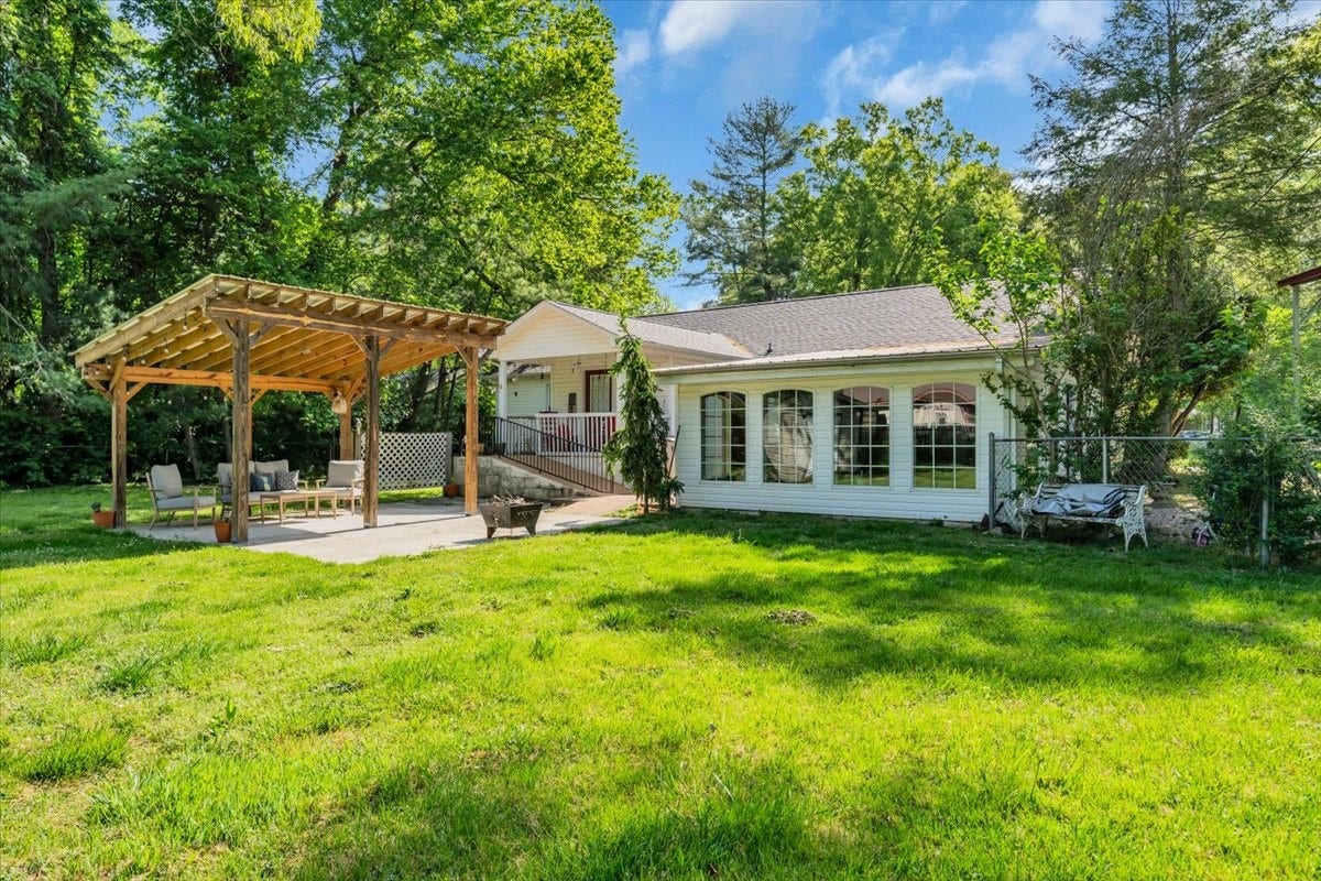 1006 Evins St, Manchester, TN 37355 1006 Evins St, Manchester, TN 37355