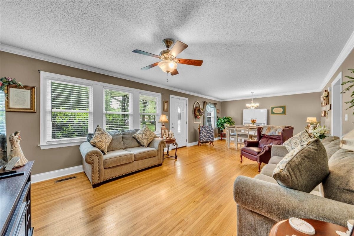 1006 Evins St, Manchester, TN 37355 1006 Evins St, Manchester, TN 37355