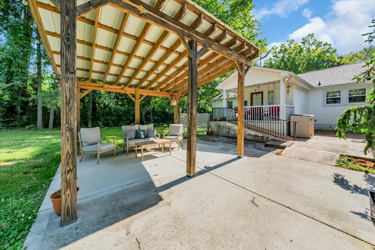 1006 Evins St, Manchester, TN 37355 1006 Evins St, Manchester, TN 37355