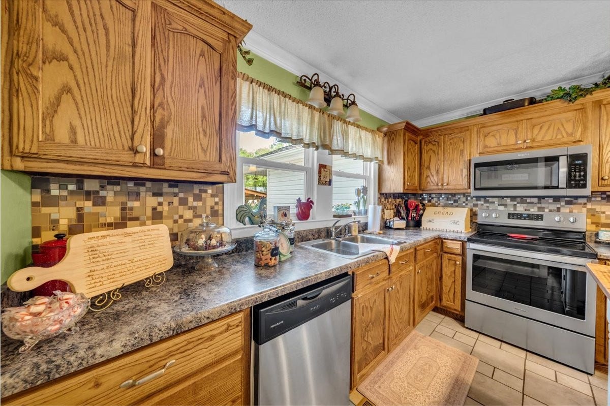 1006 Evins St, Manchester, TN 37355 1006 Evins St, Manchester, TN 37355