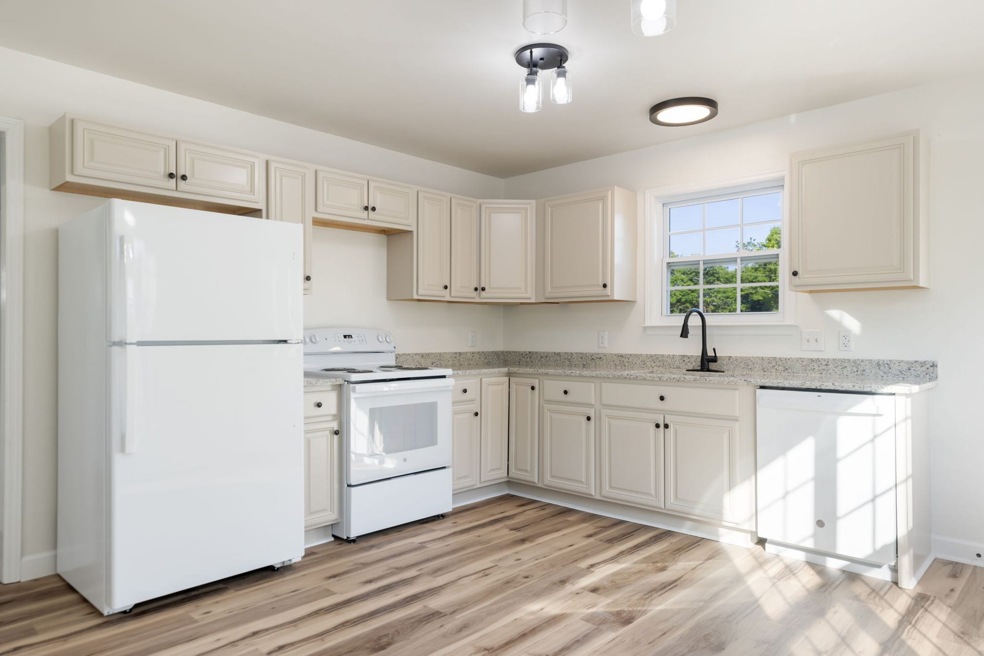 2403 Keith Dr, Columbia, TN 38401 2403 Keith Dr, Columbia, TN 38401