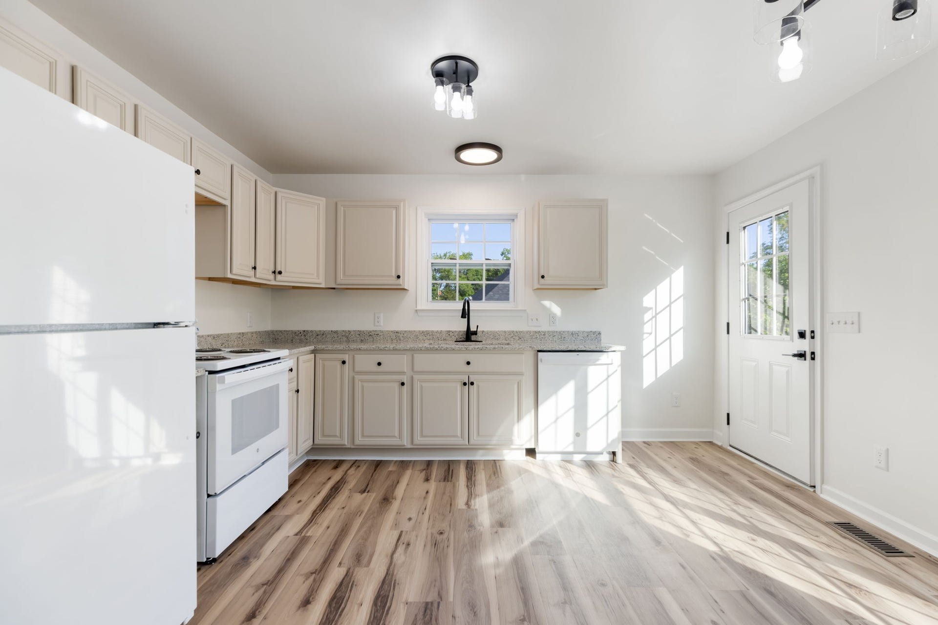 2403 Keith Dr, Columbia, TN 38401 2403 Keith Dr, Columbia, TN 38401