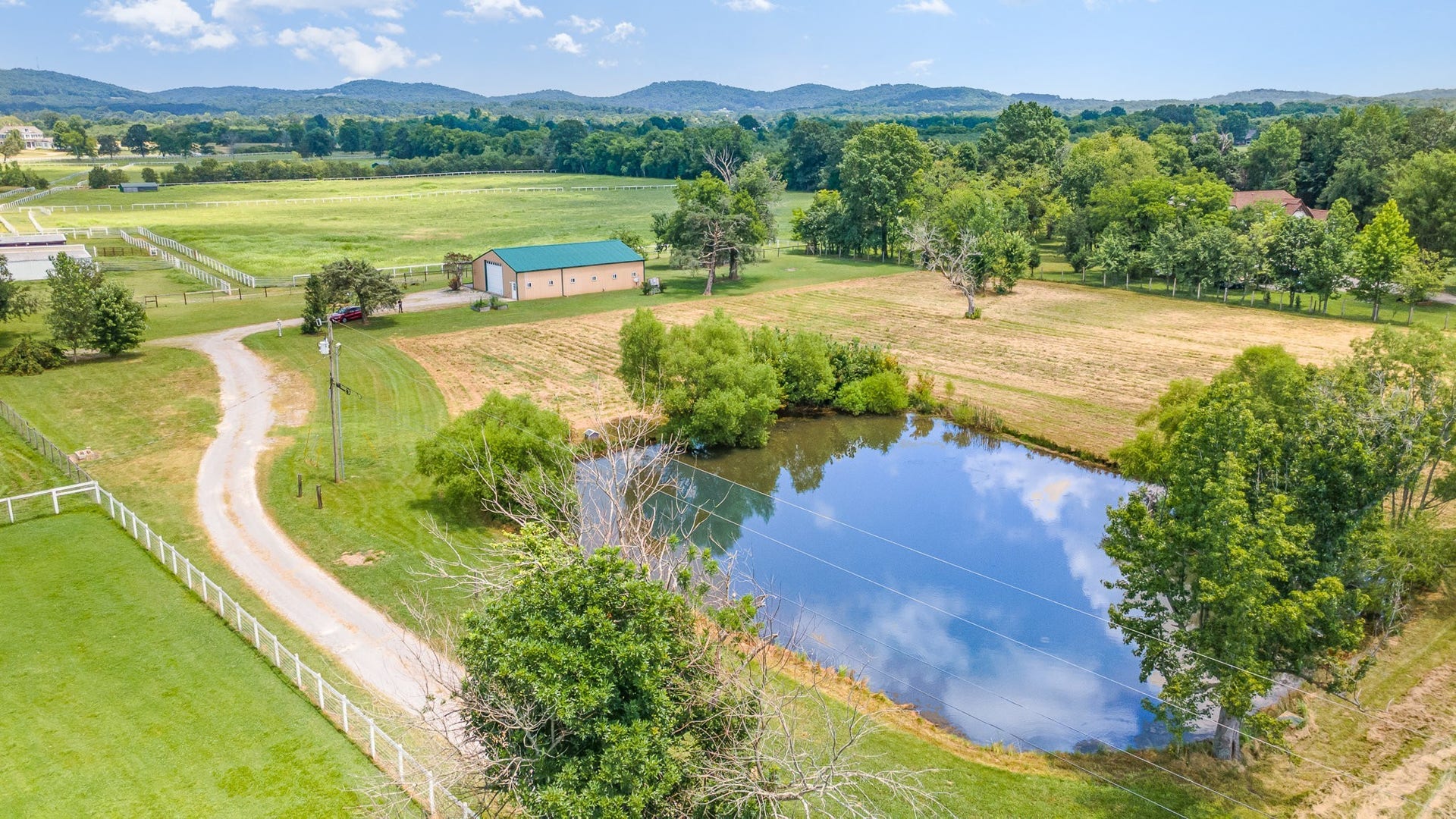 129 Highway 82 East, Bell Buckle, TN 37020 Yes, the pond is stocked and fish are jumping! The waterfowl stop through as well and you truly feel, "away from it all".
