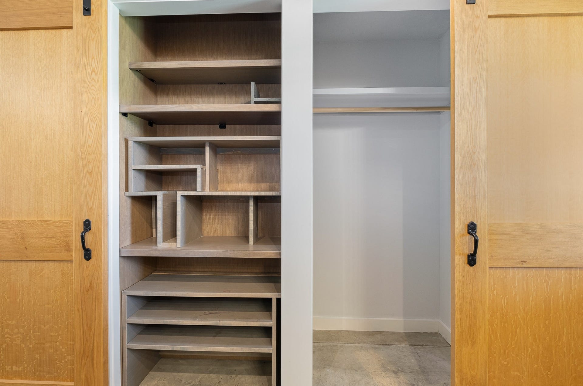 129 Highway 82 East, Bell Buckle, TN 37020 Another one-off feature is the stylish and functional shelving that is adjacent to the kitchen. Maybe you also use this one as a pantry? Whatever you choose to use it for, cabinetry like this is rare and can be costly to add. It's already here!