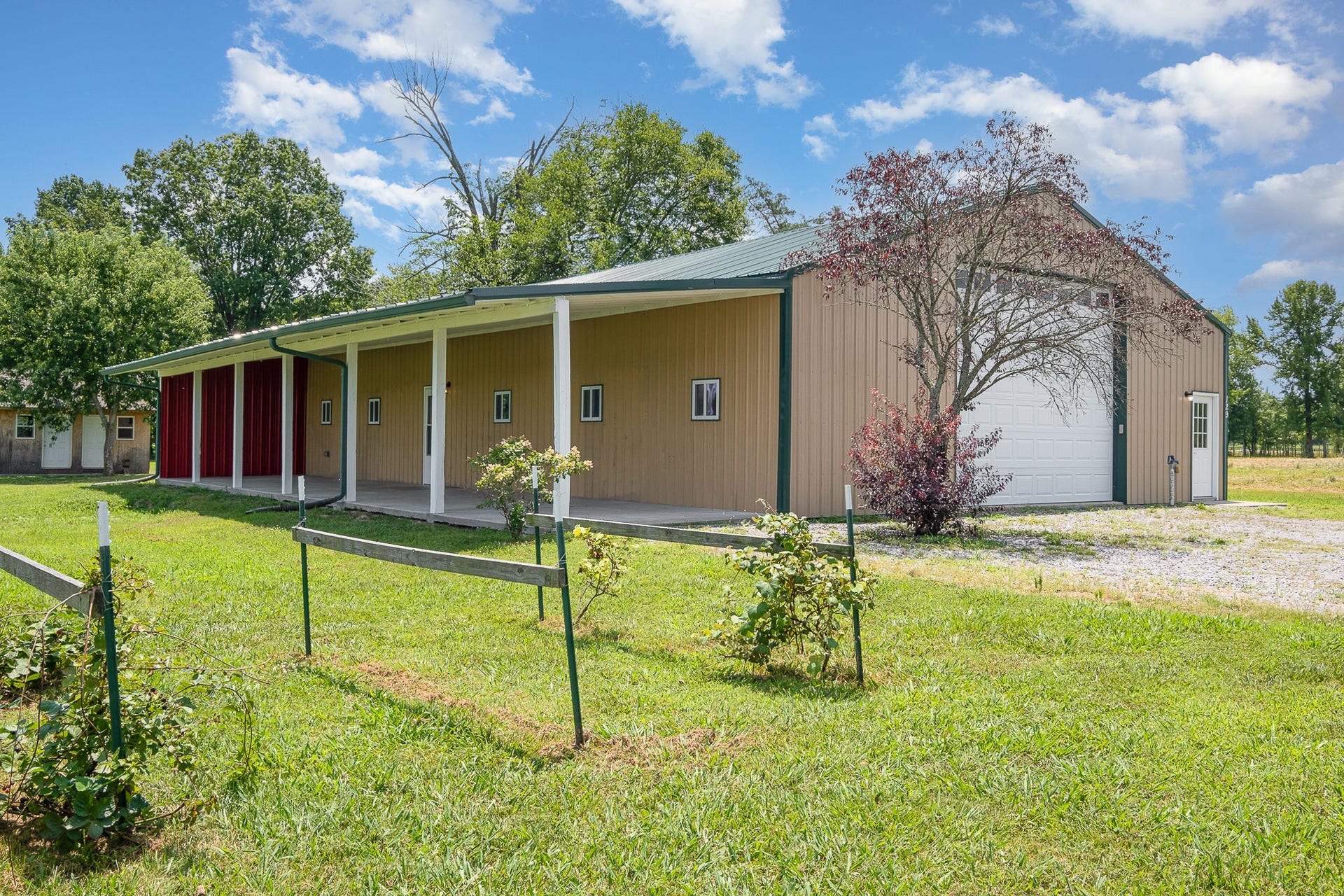 129 Highway 82 East, Bell Buckle, TN 37020 At 60' x 40' overall, with a full length covered porch on one side, this unique home was built in 1999 and has been tastefully updated over the years. With nearly 1,750 square feet of dedicated living space, plus an attached garage, options abound.