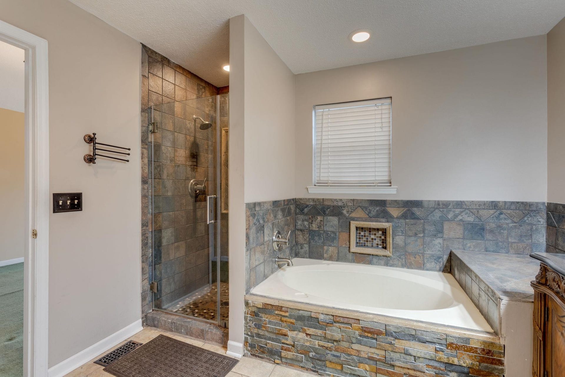 1718 University Dr, Columbia, TN 38401 1718 University Dr, Columbia, TN 38401