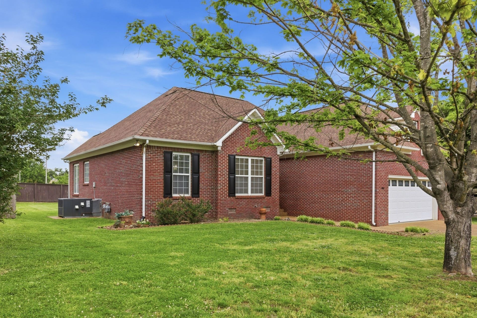 105 Green Tree Ct, Columbia, TN 38401 105 Green Tree Ct, Columbia, TN 38401