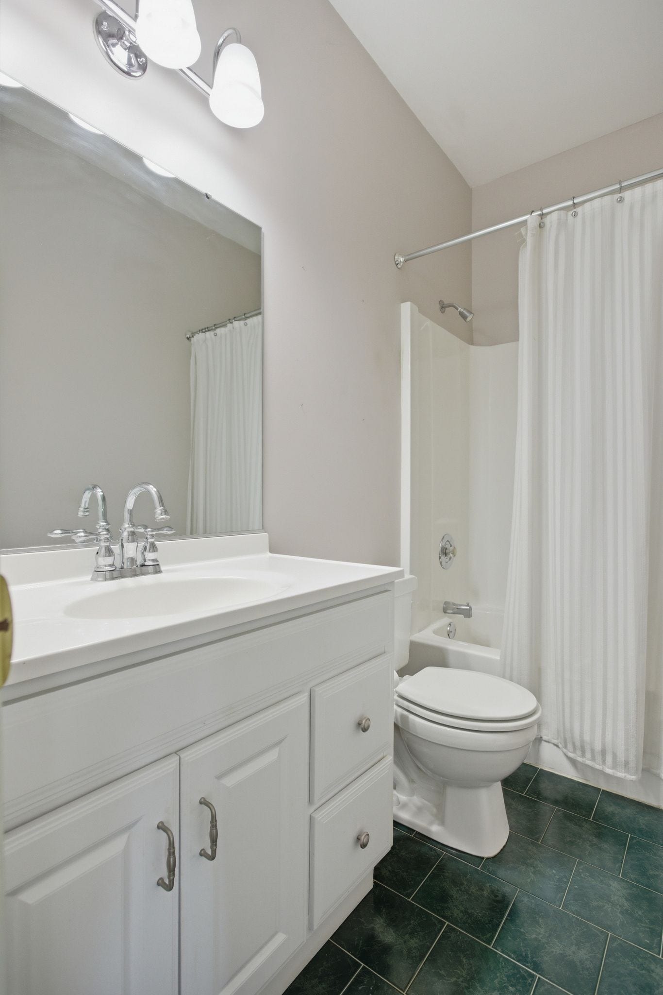 105 Green Tree Ct, Columbia, TN 38401 105 Green Tree Ct, Columbia, TN 38401