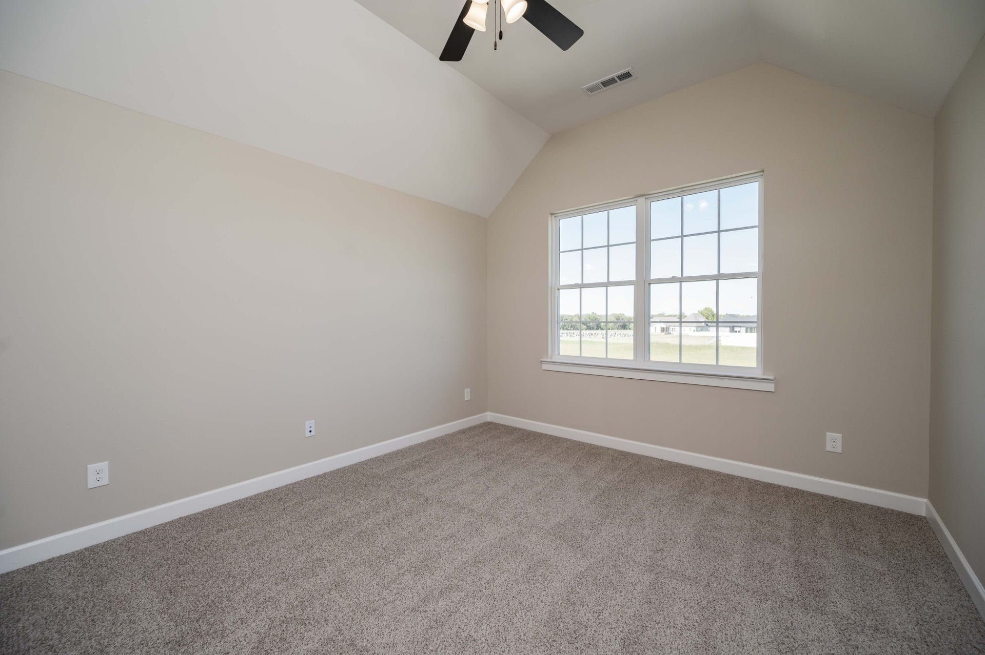 3407 Stonehorn Dr, Bell Buckle, TN 37020