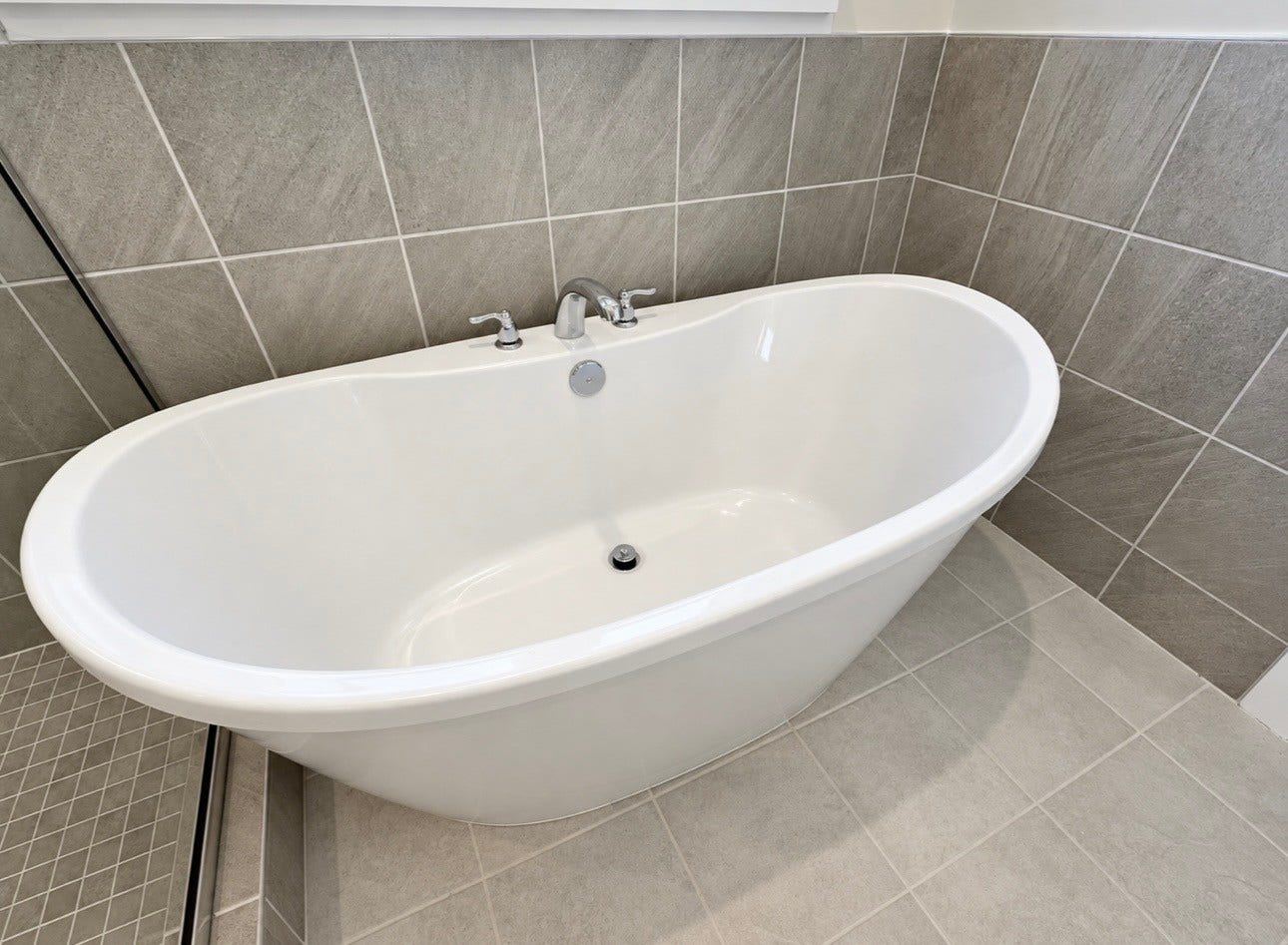 2905 Biloxi Ct, Murfreesboro, TN 37129 Beautiful Freestanding Tub in the Primary Bathroom