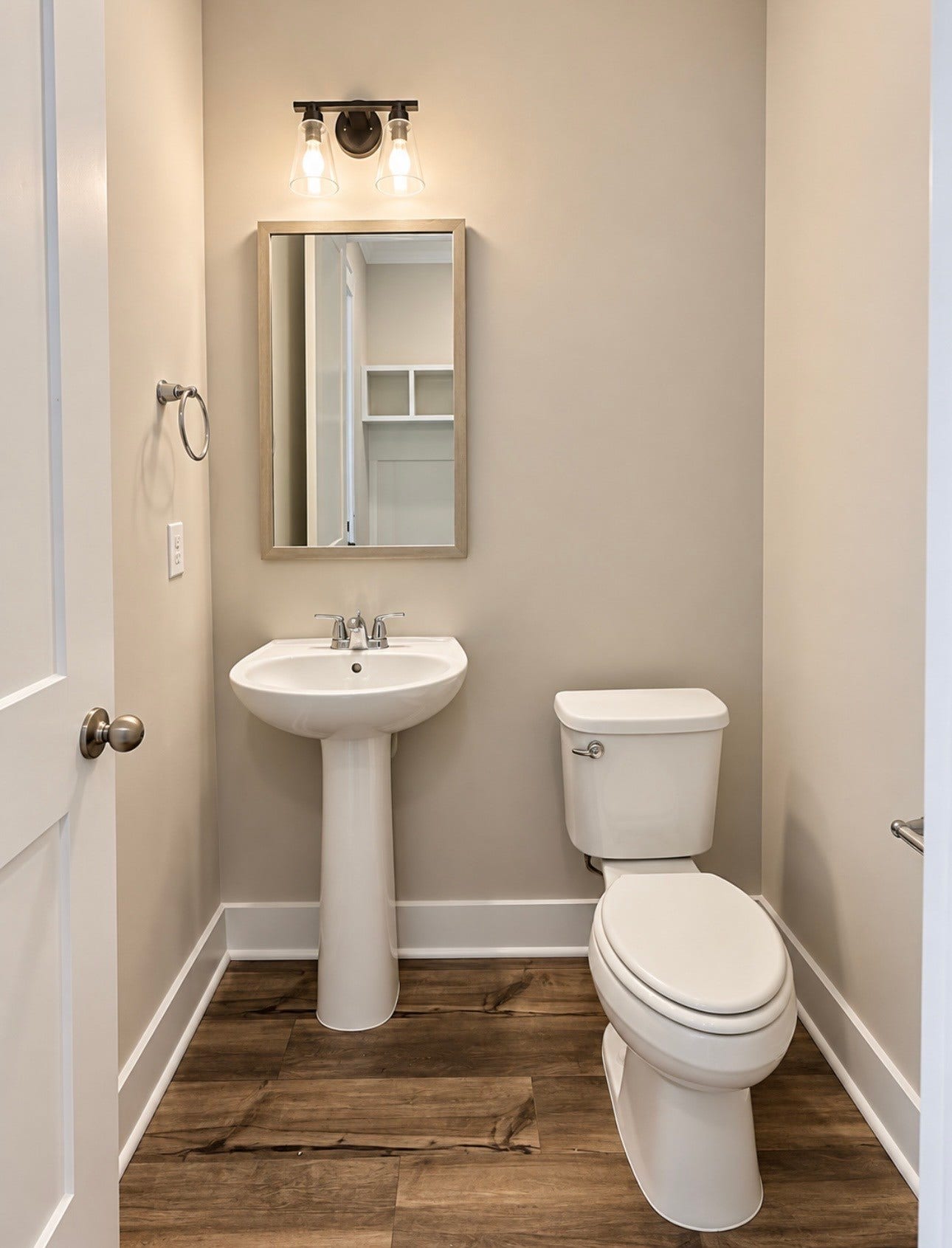 2905 Biloxi Ct, Murfreesboro, TN 37129 Half bath right as you enter from the garage