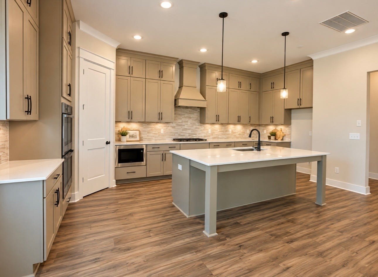 2905 Biloxi Ct, Murfreesboro, TN 37129 At Northridge Park, our extended kitchen islands are standard for all of our homes here. This is our upgraded Chef Kitchen.