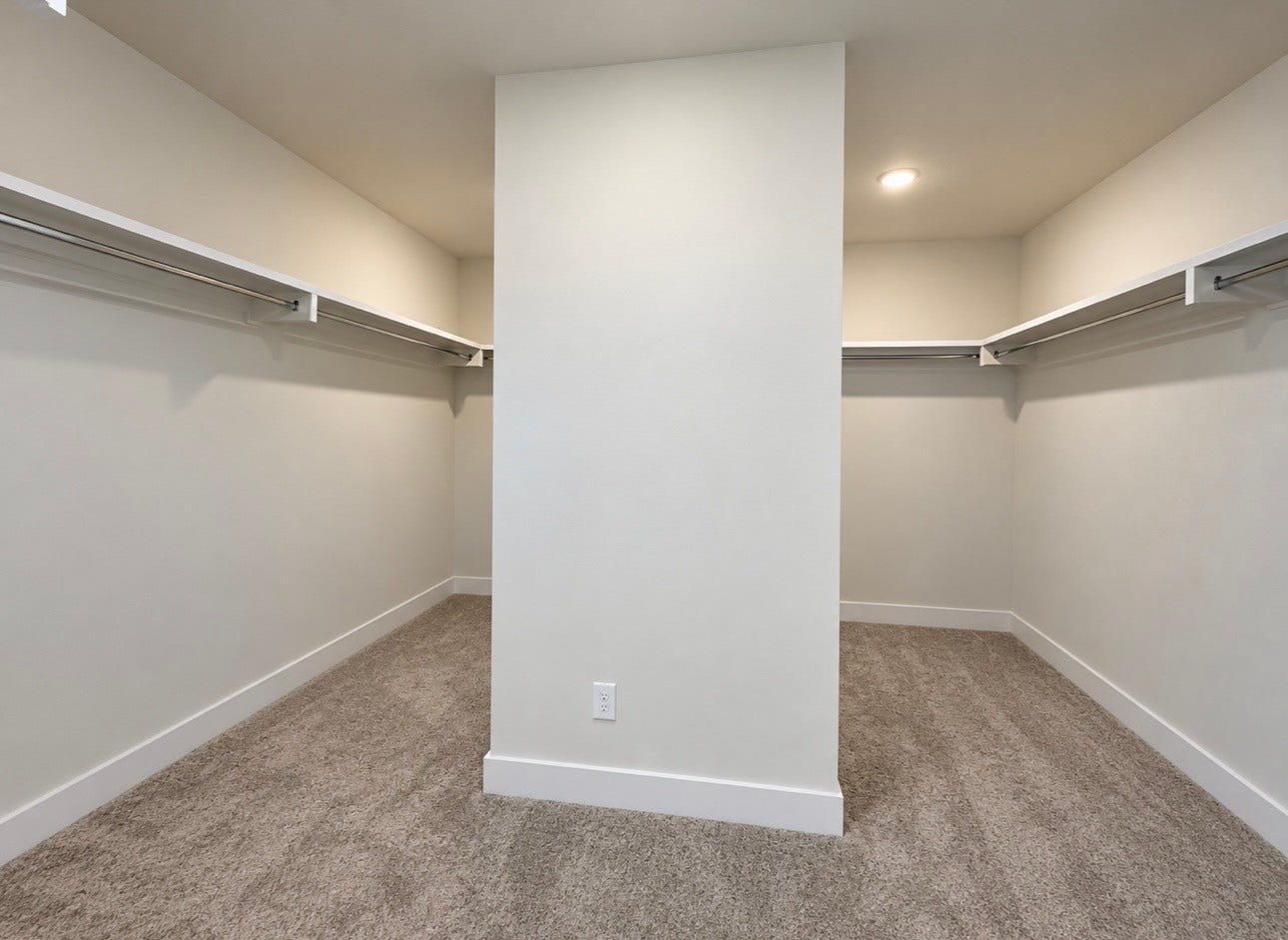 2905 Biloxi Ct, Murfreesboro, TN 37129 Extra Large Walk-In Closet in your primary bedroom