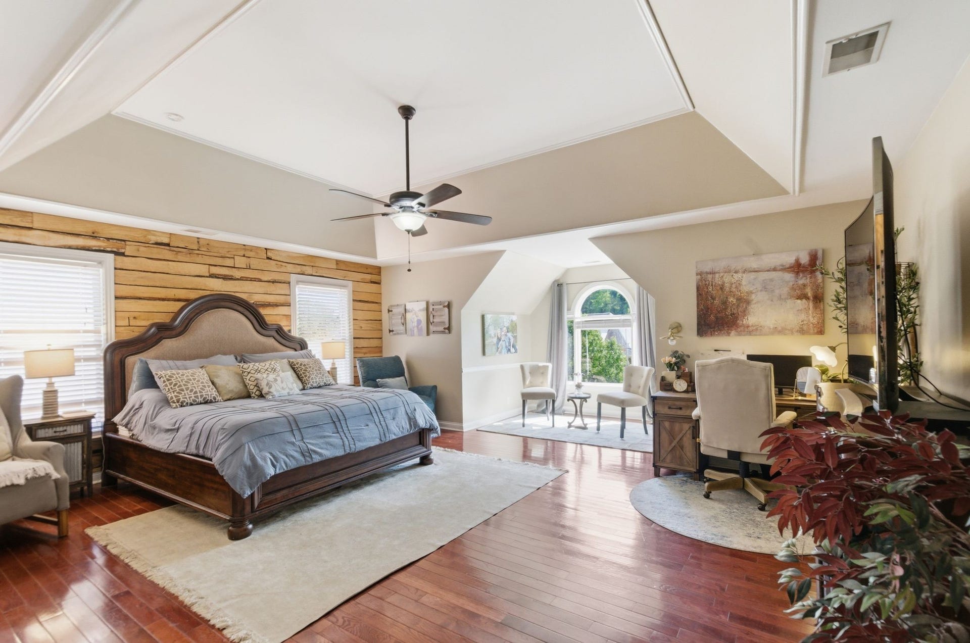 137 Sequoyah Ln, Nashville, TN 37221 incredible primary BR with vaulted ceiling, reading nook, hardwood floors- the primary BR and bath and closets are worthy of any $1M dollar home ...