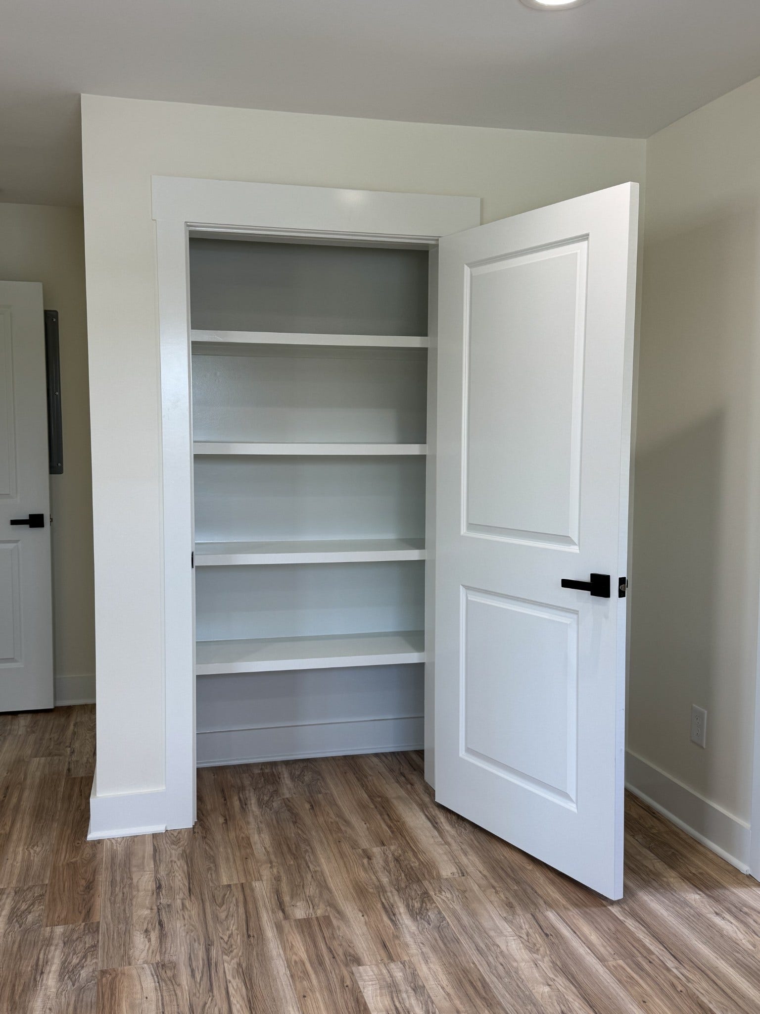 3313 McMinnville Hwy, Manchester, TN 37355 Fixed shelve pantry in kitchen for easy access.