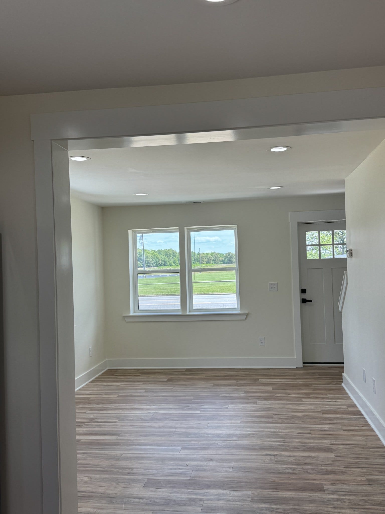 3313 McMinnville Hwy, Manchester, TN 37355 Another view from Kitchen into the Great Room.