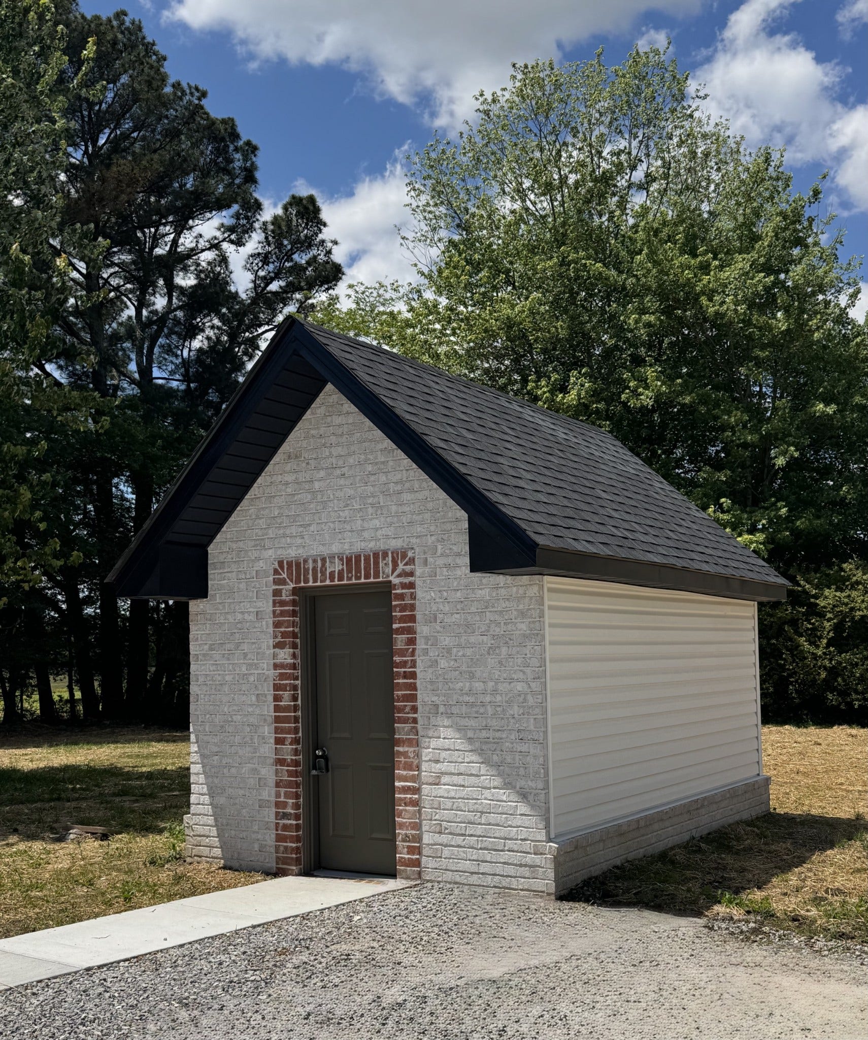 3313 McMinnville Hwy, Manchester, TN 37355 14x10 matching storage building.