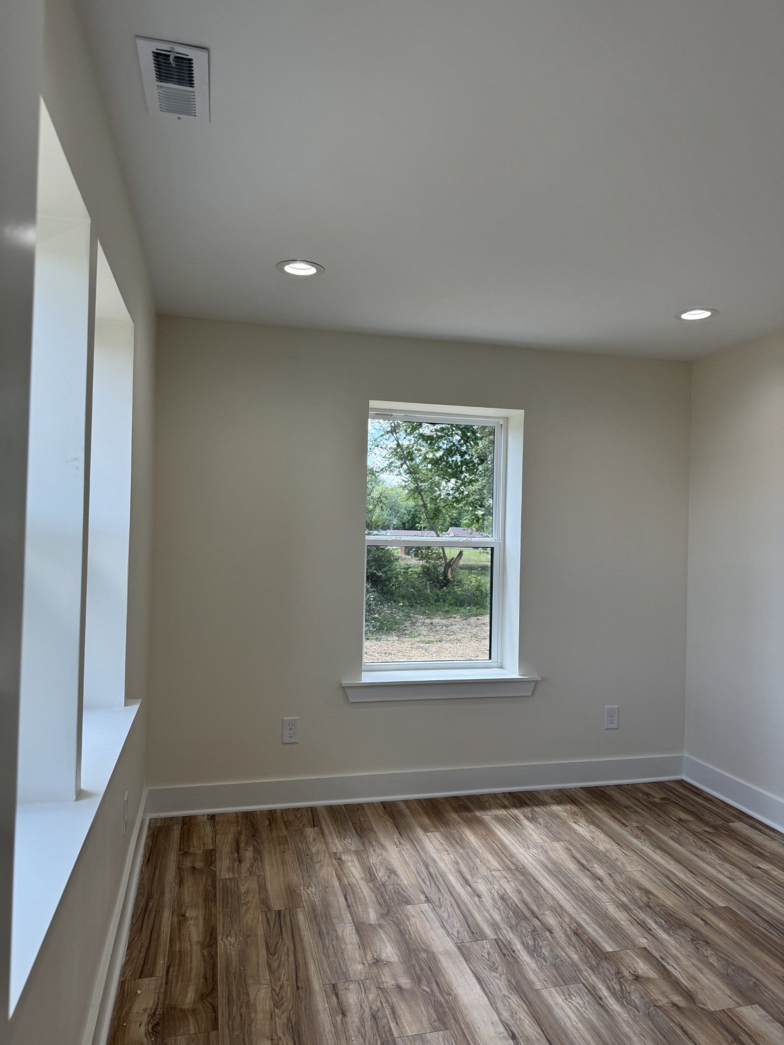 3313 McMinnville Hwy, Manchester, TN 37355 Owner's suite.