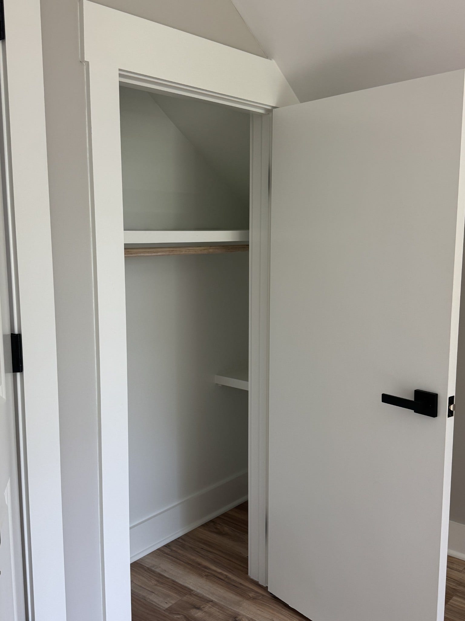 3313 McMinnville Hwy, Manchester, TN 37355 Built in shelves in closets for organizing success.