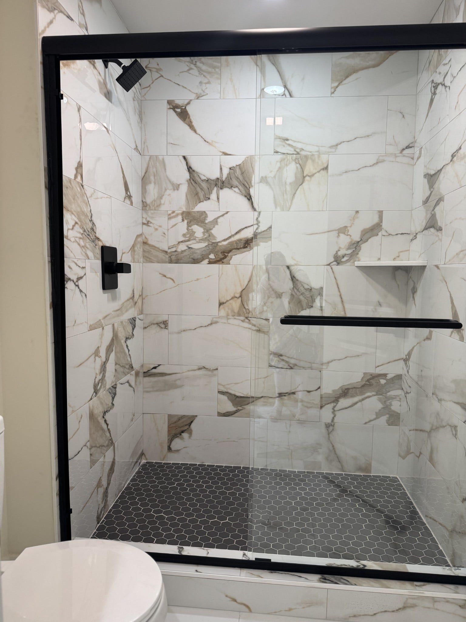 3313 McMinnville Hwy, Manchester, TN 37355 Custom tiled walk in shower with glass insert to keep every nice and tidy!