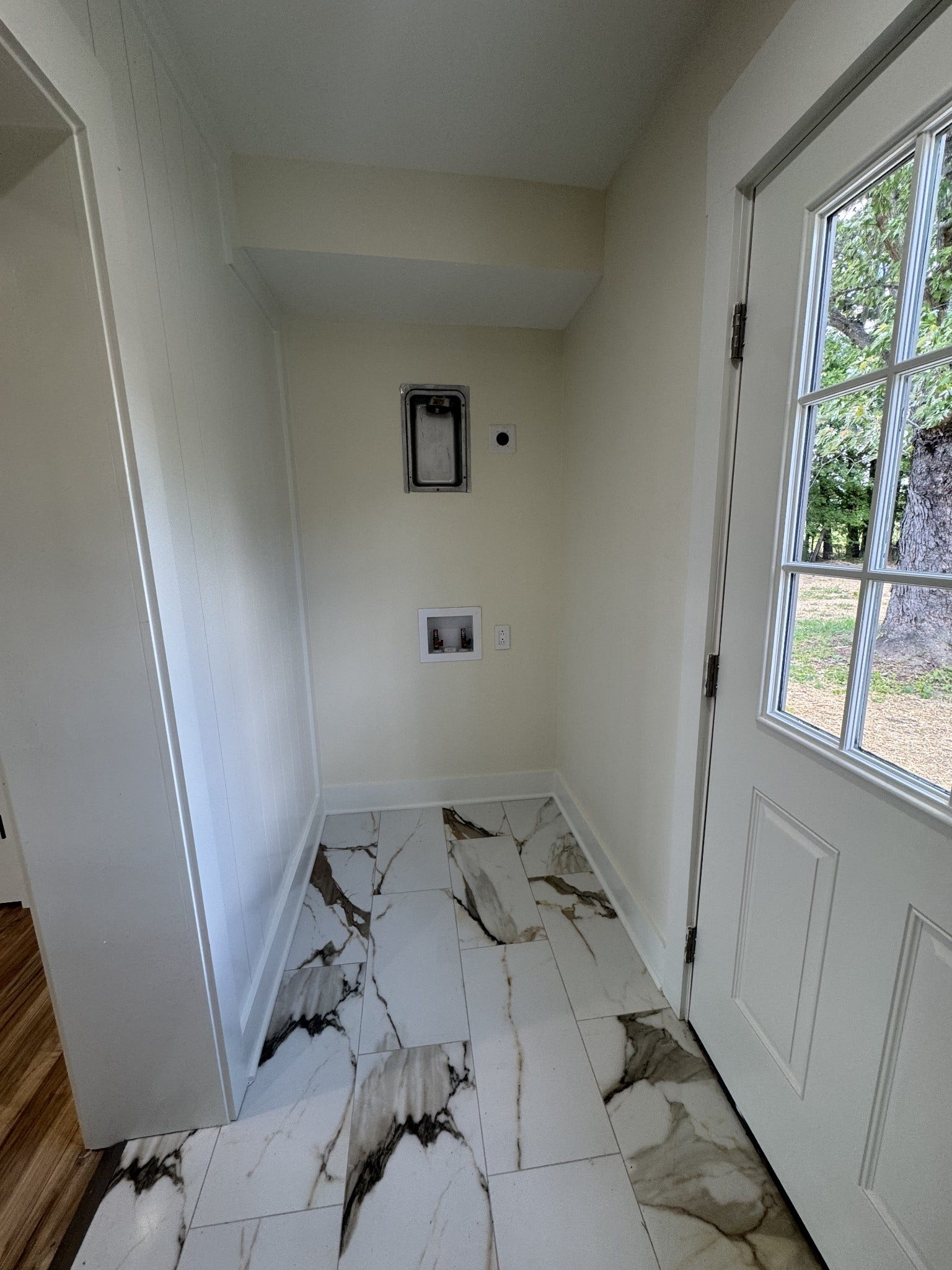 3313 McMinnville Hwy, Manchester, TN 37355 4x9 Laundry Room also features marble flooring.