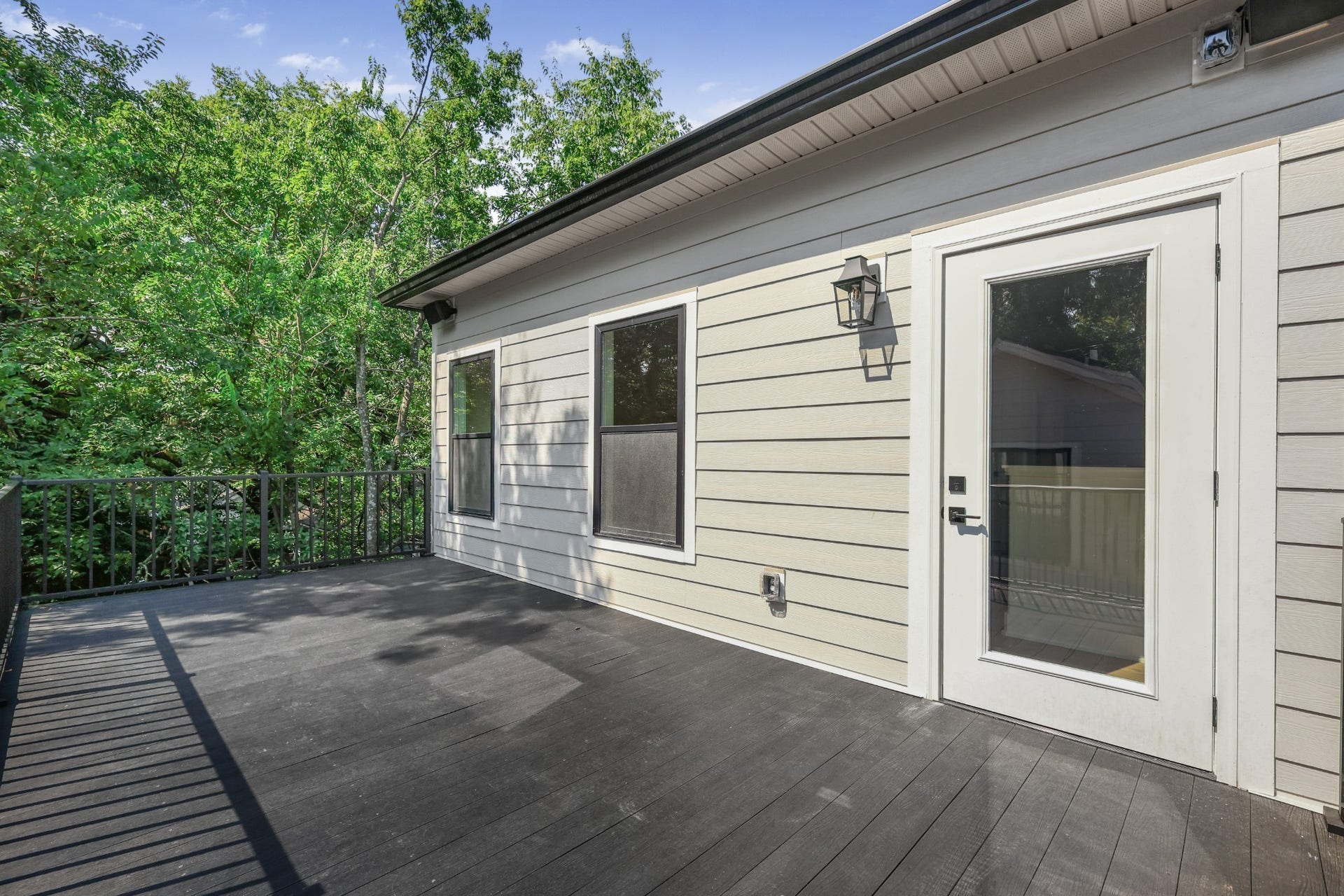 615 N 9th St, Nashville, TN 37206 615 N 9th St, Nashville, TN 37206