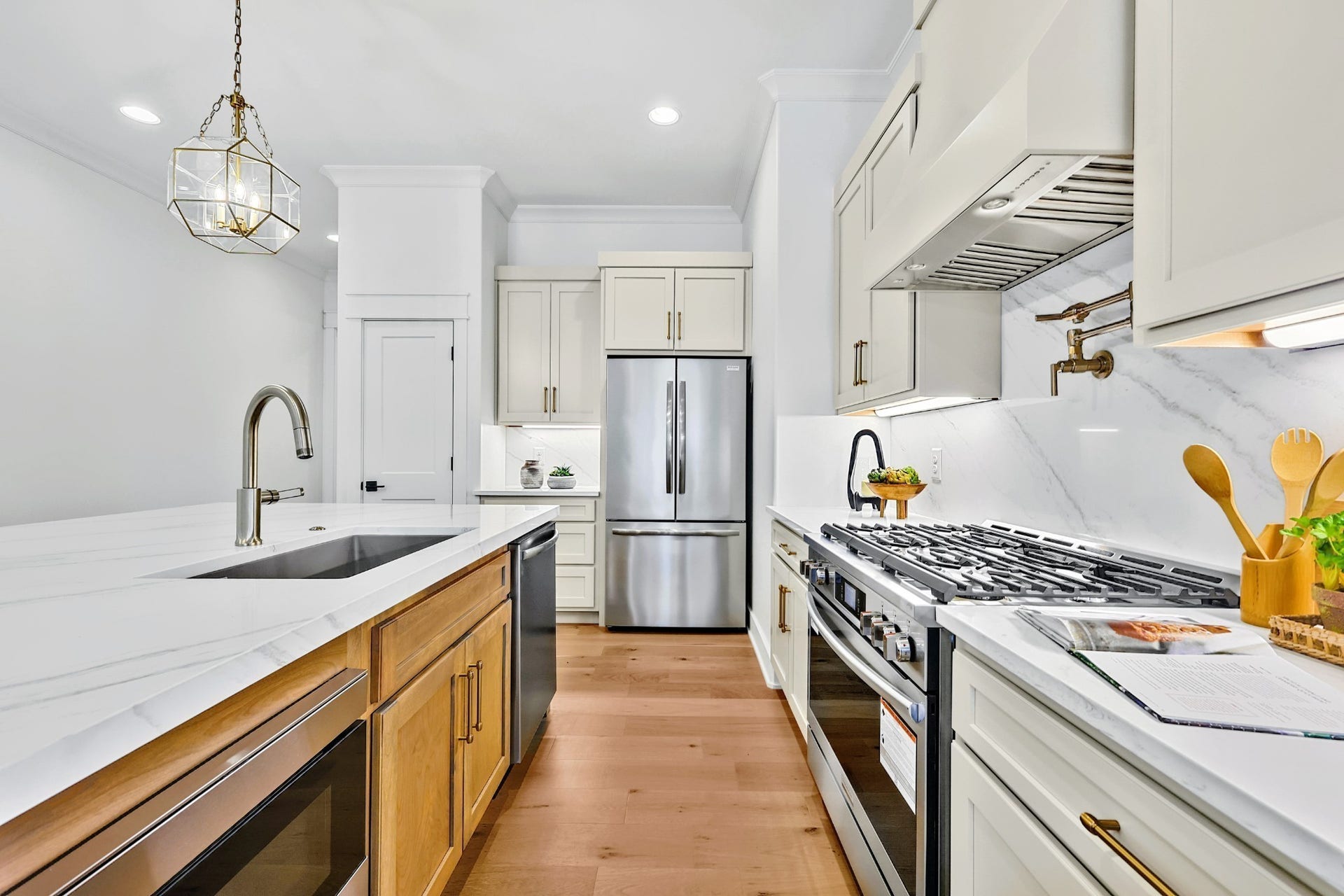 615 N 9th St, Nashville, TN 37206 615 N 9th St, Nashville, TN 37206