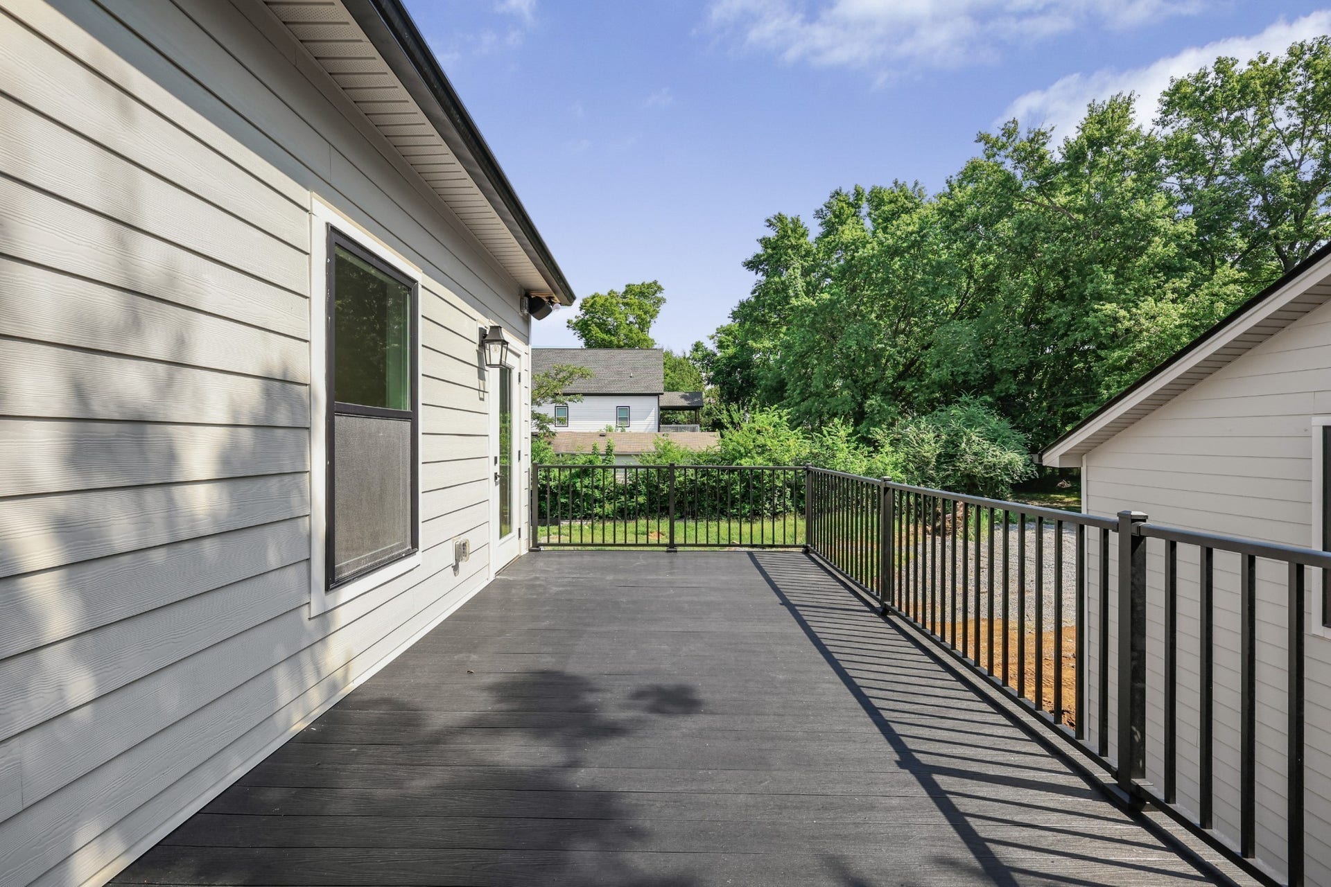 615 N 9th St, Nashville, TN 37206 2nd Story Deck