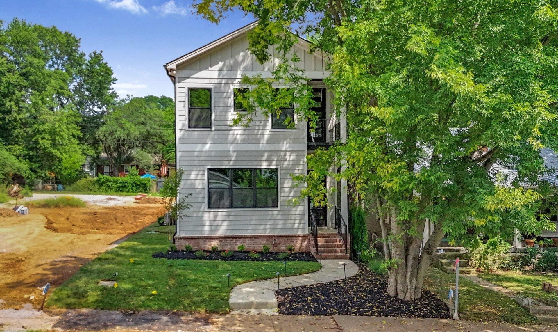 615 N 9th St, Nashville, TN 37206 615 N 9th St, Nashville, TN 37206