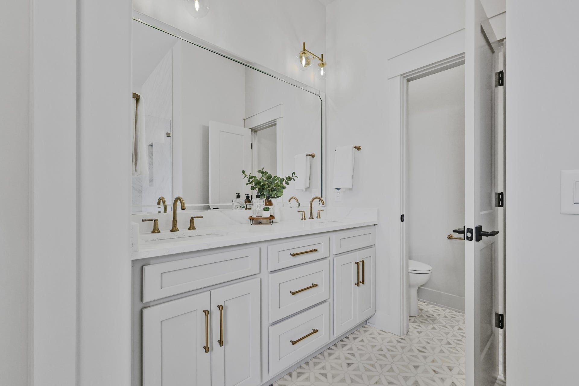 615 N 9th St, Nashville, TN 37206 Primary bath double vanity