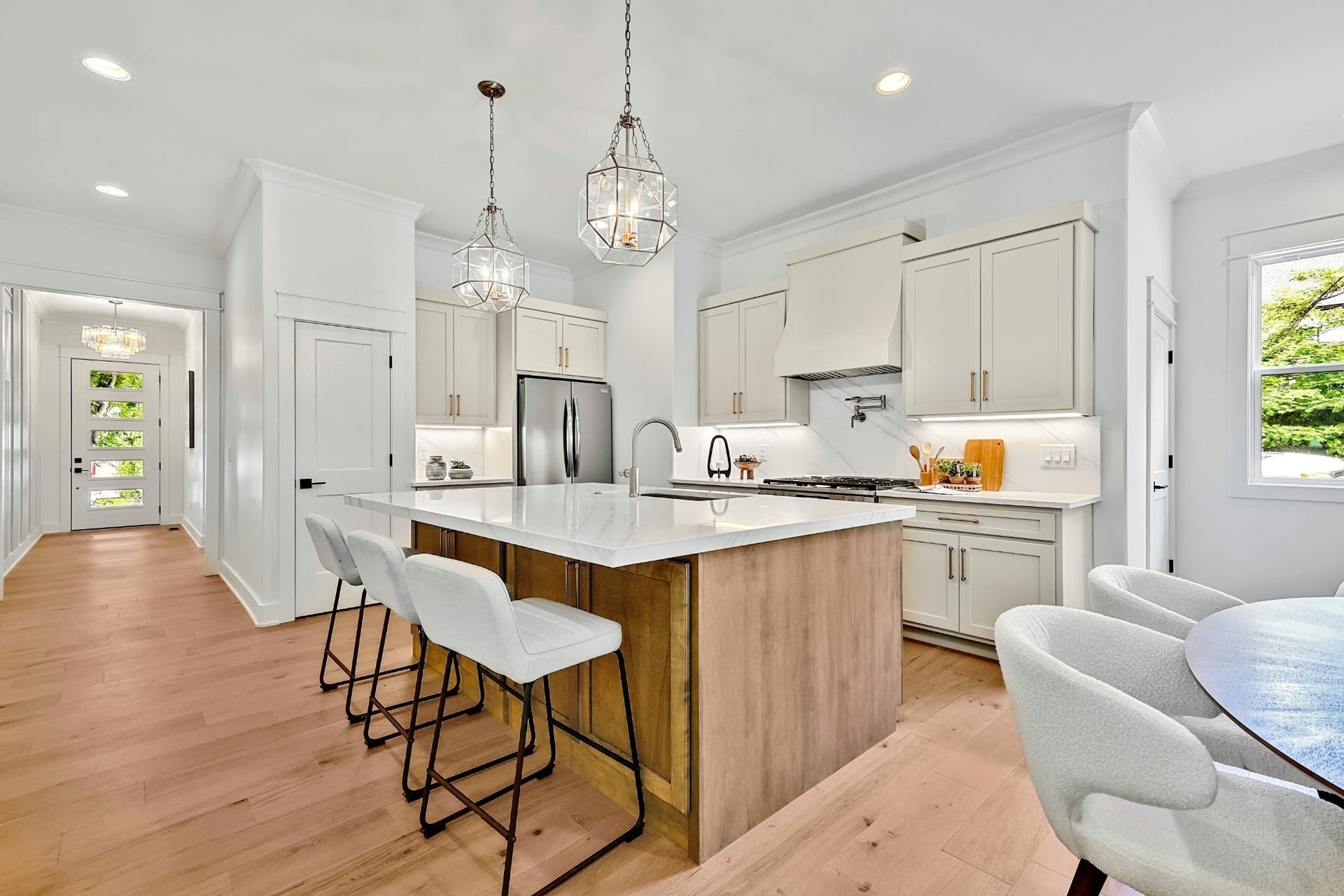 615 N 9th St, Nashville, TN 37206 615 N 9th St, Nashville, TN 37206