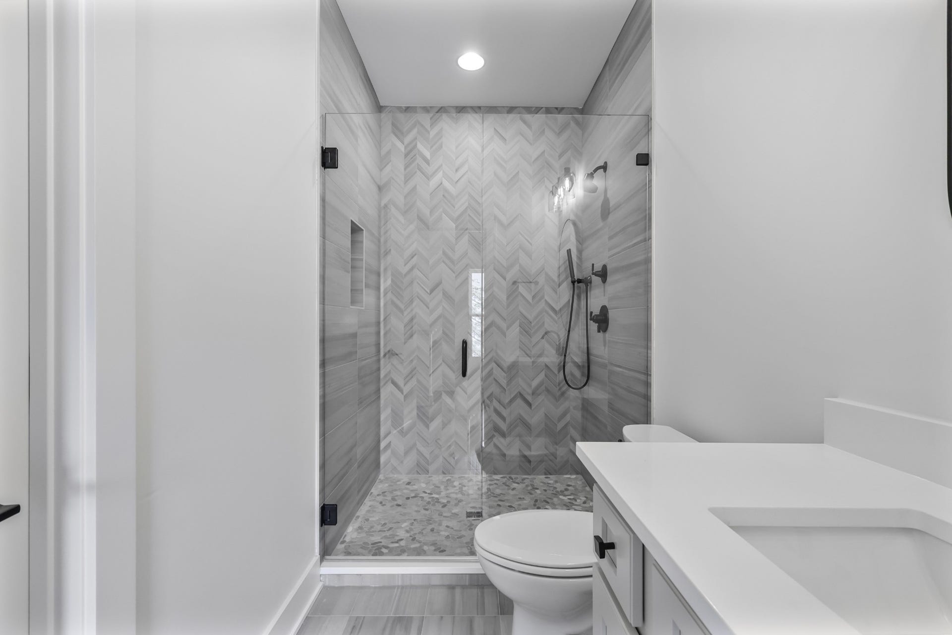 615 N 9th St, Nashville, TN 37206 DADU full bath