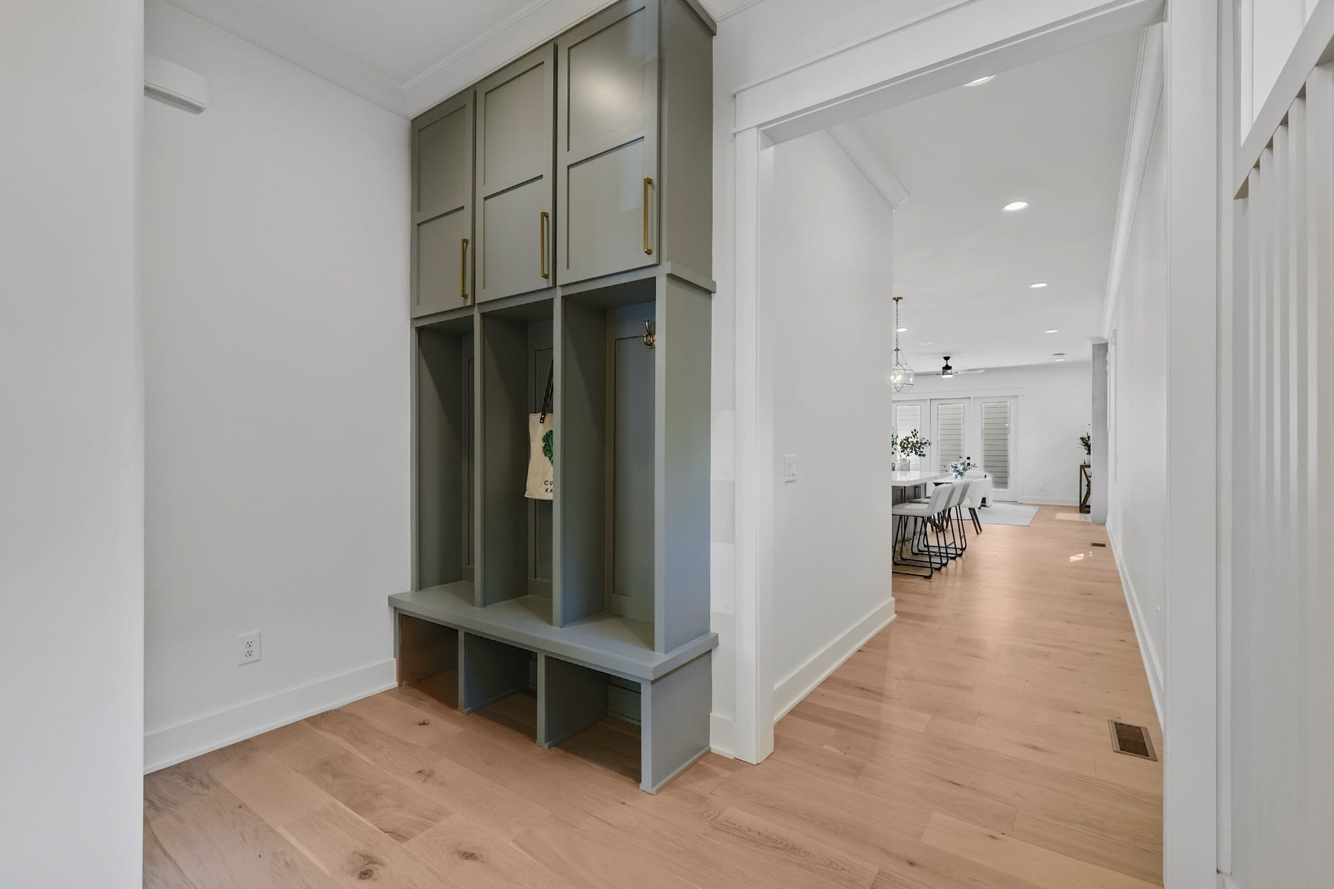 615 N 9th St, Nashville, TN 37206 615 N 9th St, Nashville, TN 37206