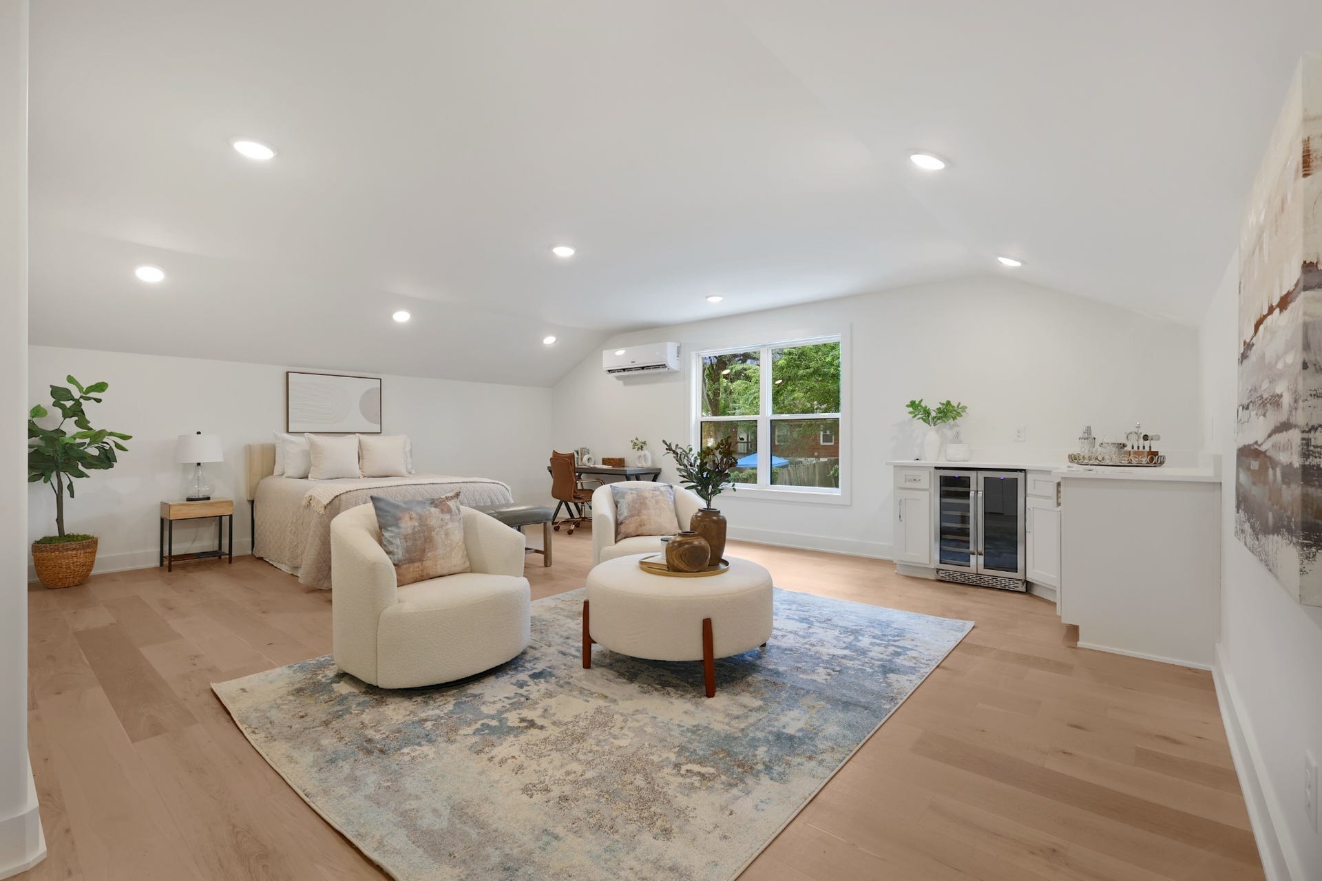 615 N 9th St, Nashville, TN 37206 DADU! Perfect space for in-laws, guest, office or music studio.