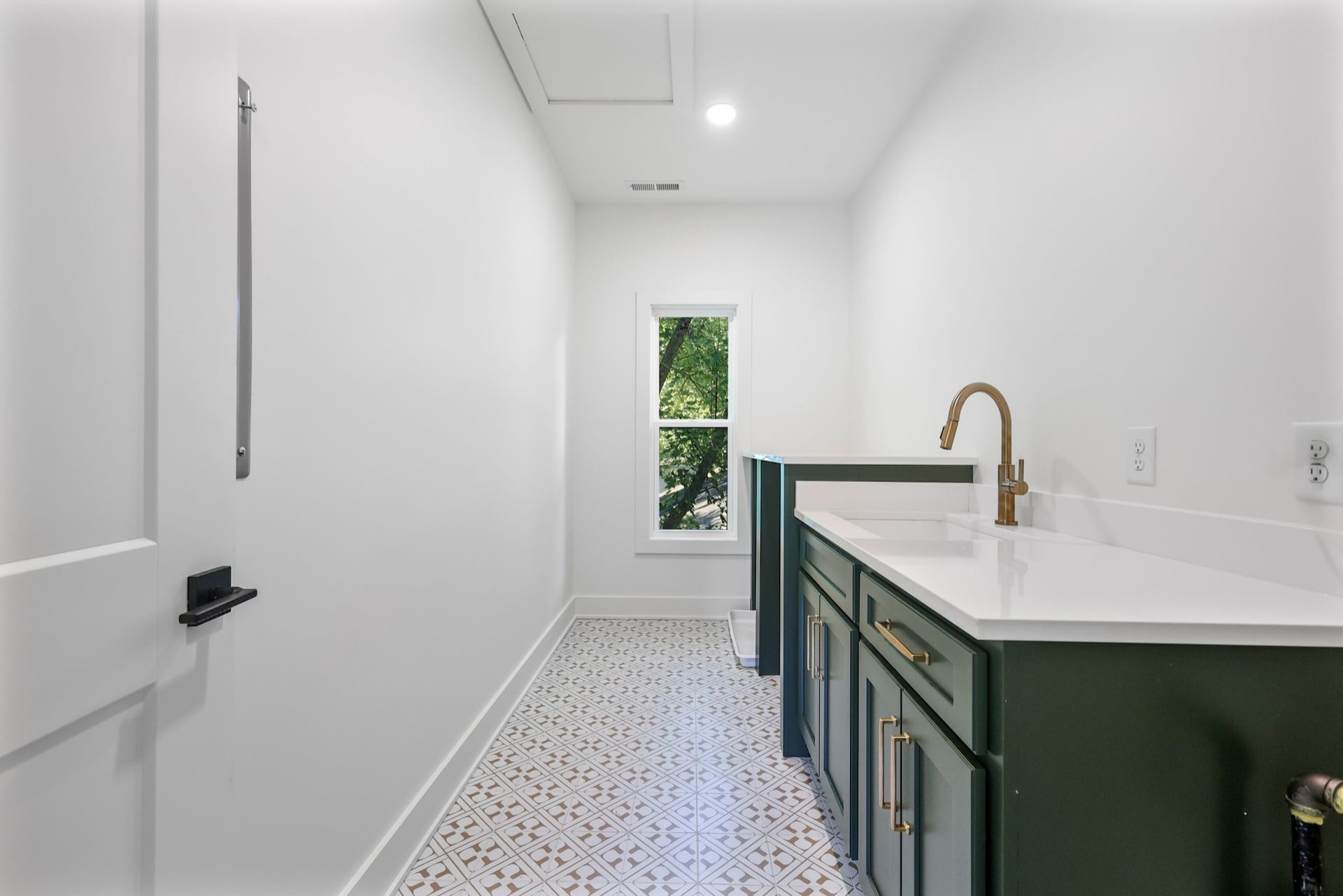615 N 9th St, Nashville, TN 37206 615 N 9th St, Nashville, TN 37206