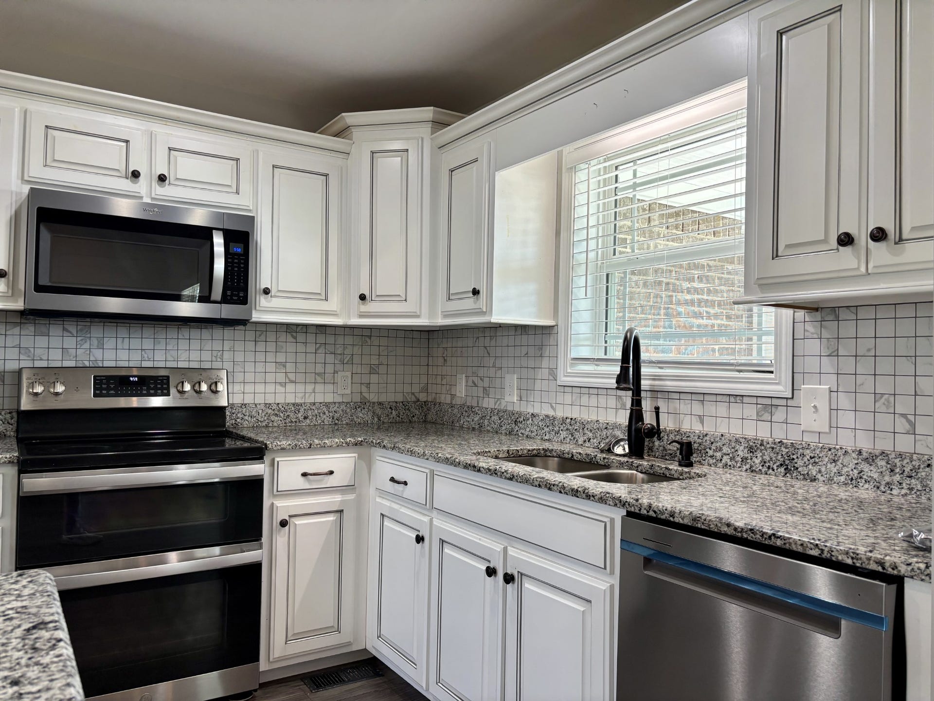 51 Regency Pl, Manchester, TN 37355 Stainless Steel Appliances