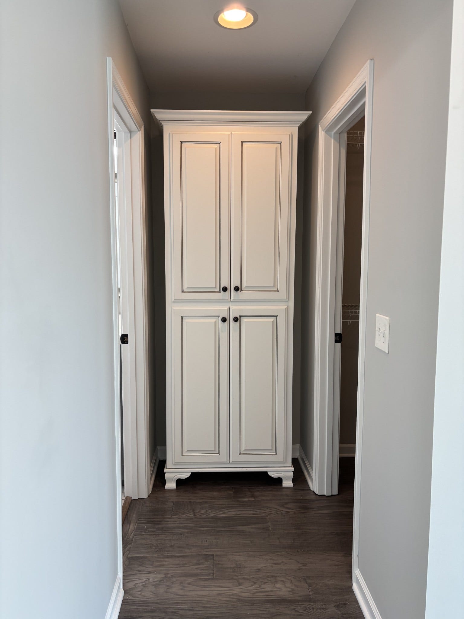 51 Regency Pl, Manchester, TN 37355 Main BR Hall to closet and Bath
