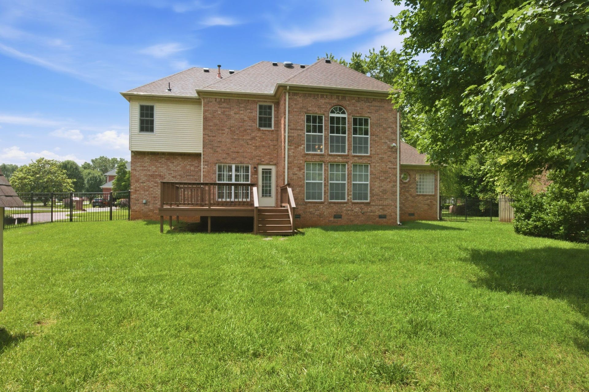 1823 Azure Way, Murfreesboro, TN 37128 1823 Azure Way, Murfreesboro, TN 37128