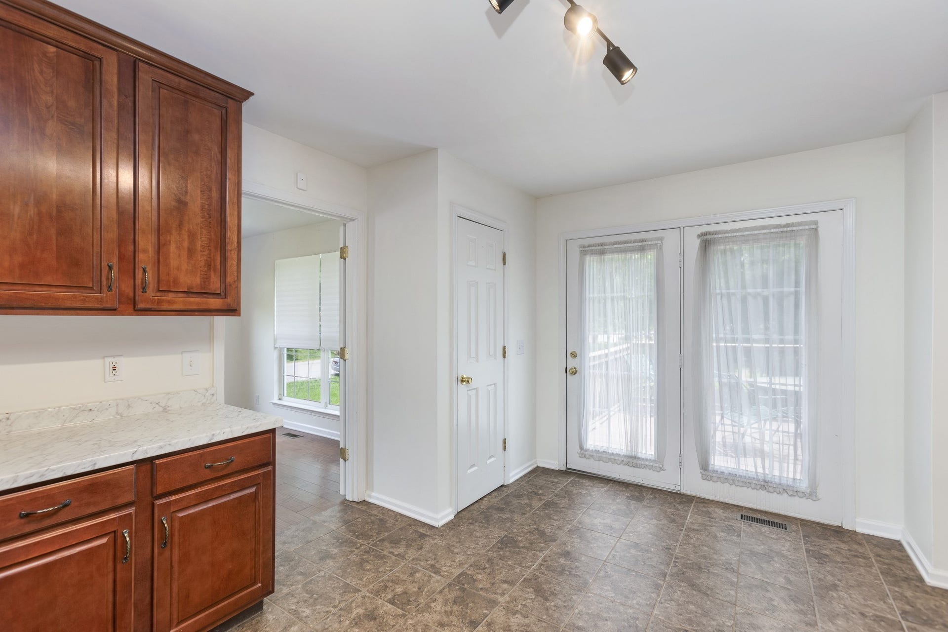 647 Durrett Dr, Nashville, TN 37211 647 Durrett Dr, Nashville, TN 37211