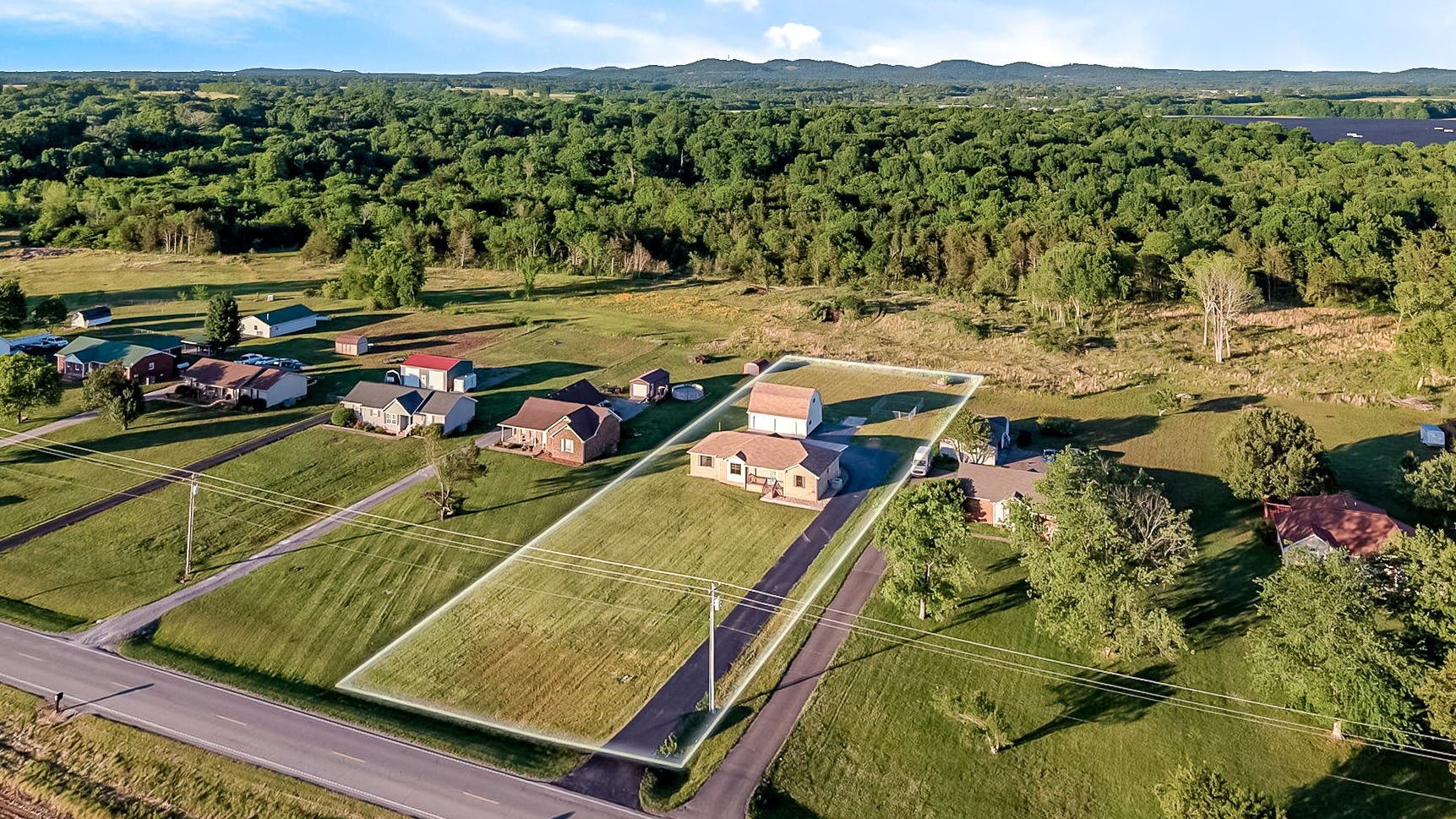 2932 Midland Rd, Shelbyville, TN 37160 2932 Midland Rd, Shelbyville, TN 37160