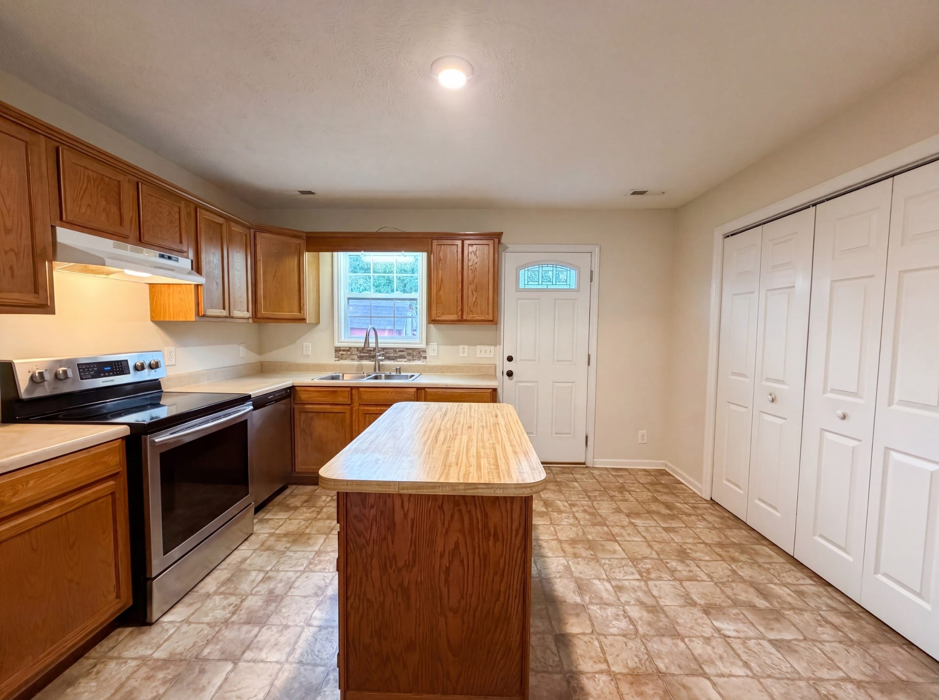 300 Fairway Grn, Shelbyville, TN 37160 300 Fairway Grn, Shelbyville, TN 37160