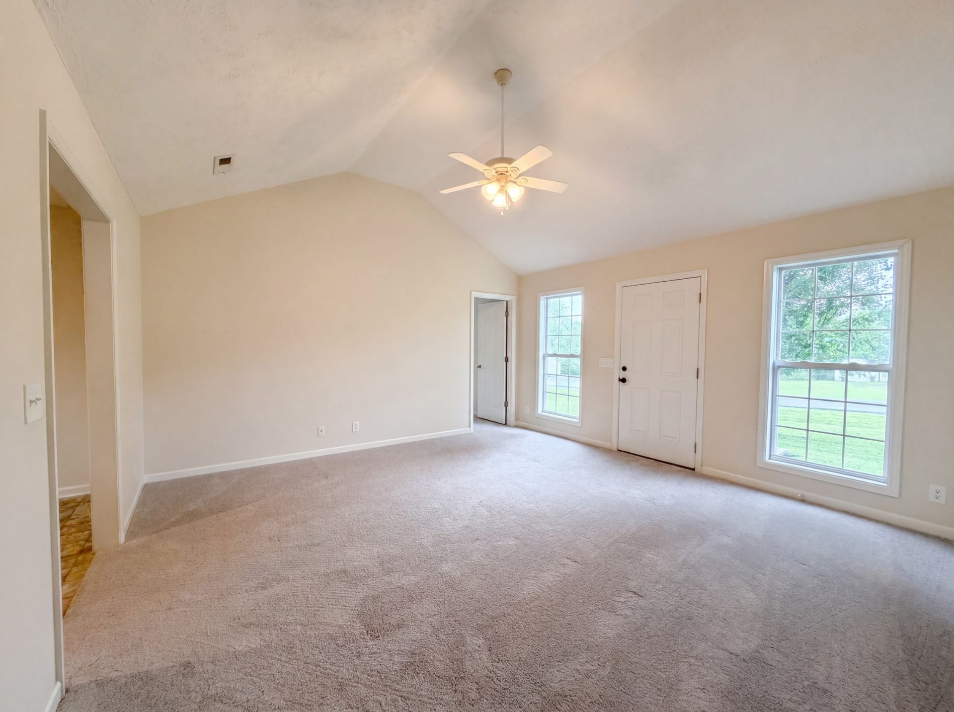 300 Fairway Grn, Shelbyville, TN 37160 300 Fairway Grn, Shelbyville, TN 37160