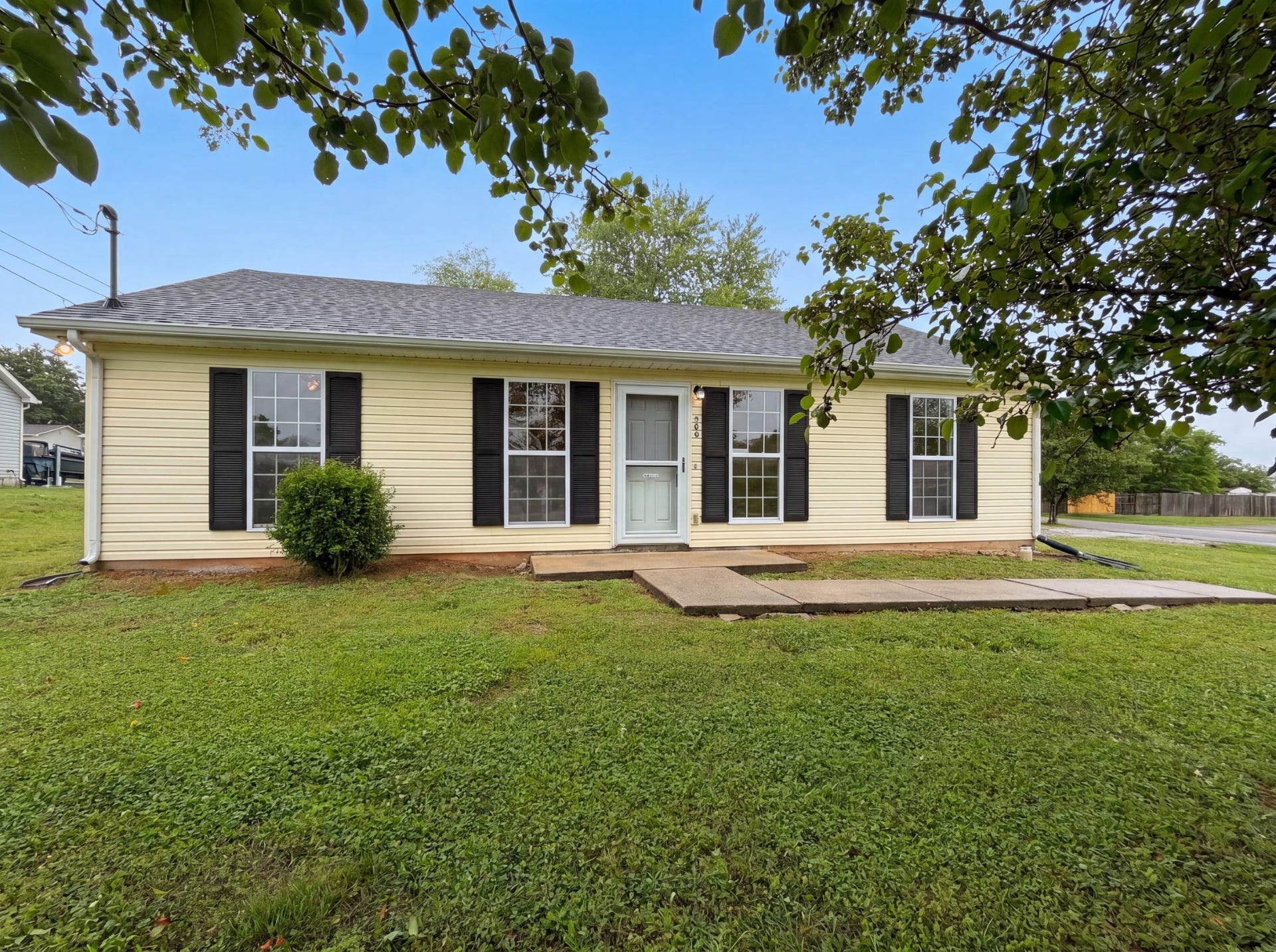 300 Fairway Grn, Shelbyville, TN 37160 300 Fairway Grn, Shelbyville, TN 37160