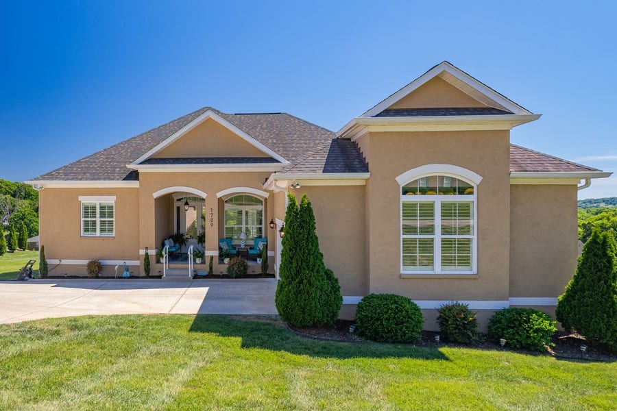 Property photo for 1709 Aster Dr, Columbia, TN